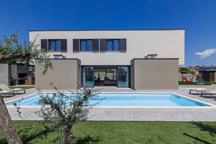 Ferienhaus für 8 Personen, mit Pool und Garten