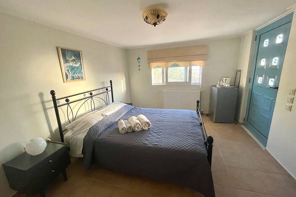 Porto Heli Panoramic Seaside Home.\nenjoy the sunsets & spacious areas! in Ververouda, Kranidi