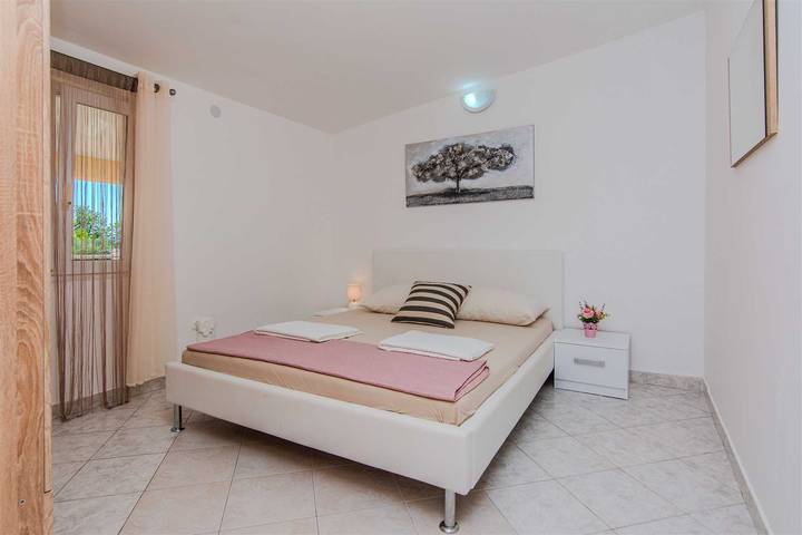 Ganze Wohnung, Gemütliche Fewo für 2-3 Personen | 120 vom Strand | Ruhige Lage in Nin, Zadar