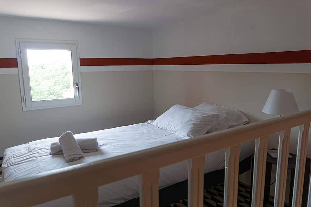 1 Bedroom Private vacation home in Roussillon in Roussillon, Regionaler Naturpark Luberon