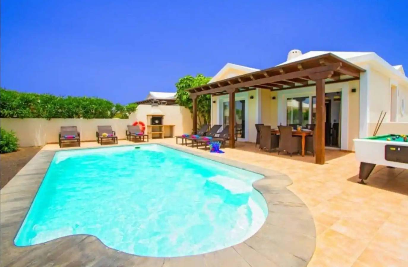 Vacation Villa 'Mar' with Private Pool, Wi-Fi and Air Conditioning in Playa Blanca, Yaiza
