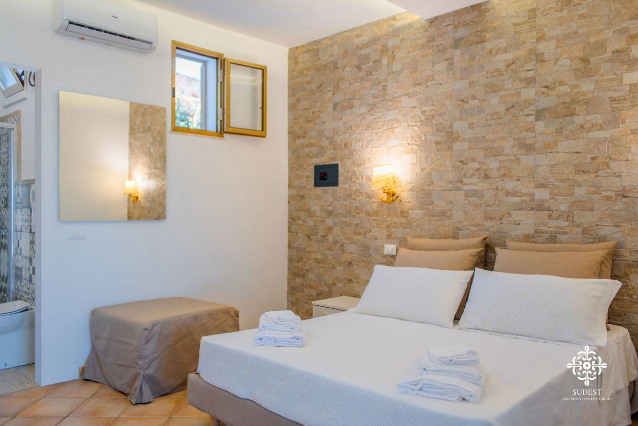 Entire apartment, Kalammare 2 - Deluxe seafront Apartment in Lampedusa City, Pelagie Islands