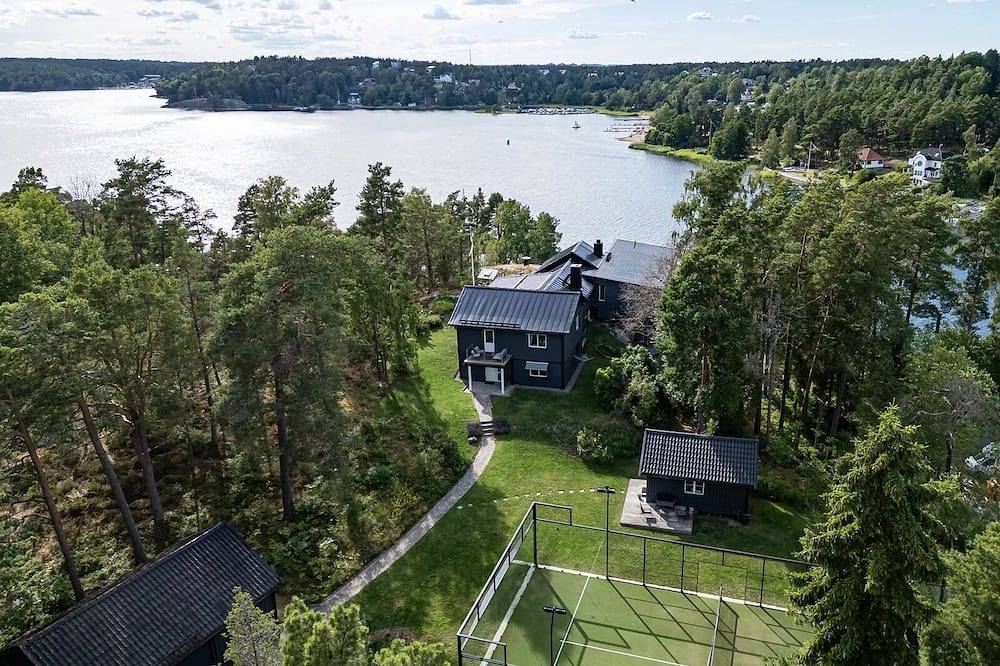 Archipelago Villa With Private Padel court & dock in Mörtnäs, Stockholmer Schärengarten