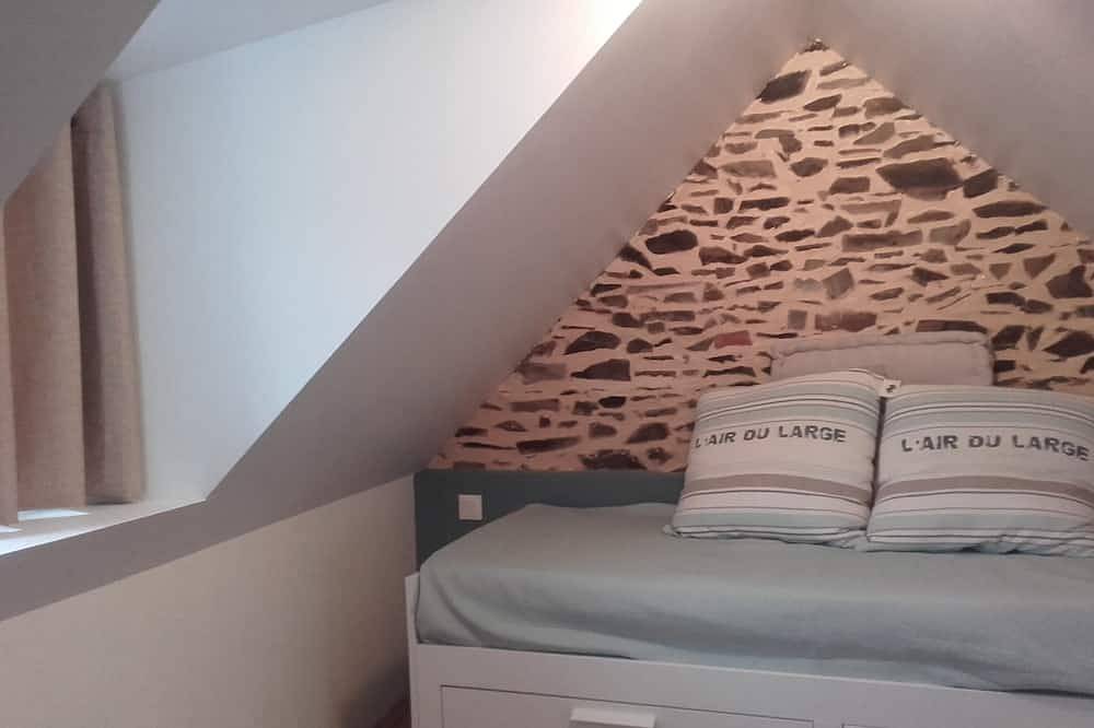 Bretagne. Maison de Capitaine. plage à pied. in Pordic, Côte de Goëlo