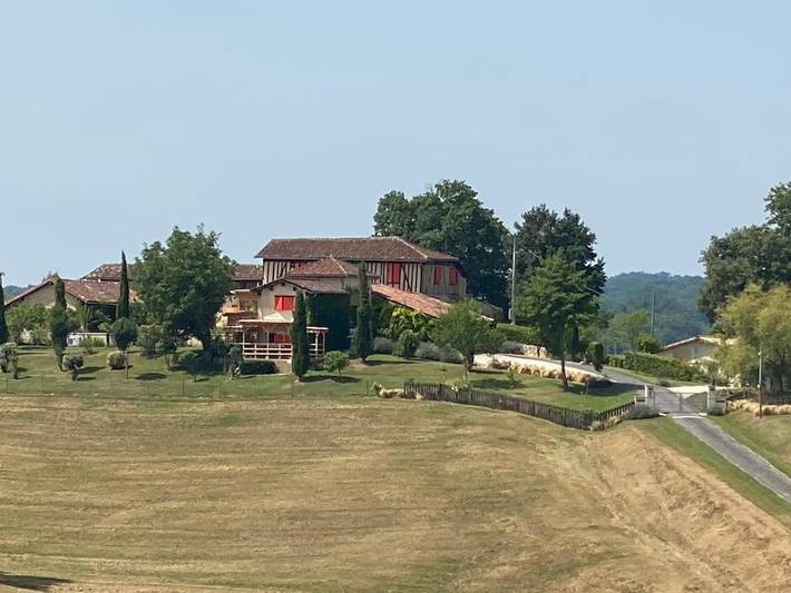 Location de vacances pour 6 personnes, avec piscine ainsi que vue et terrasse à Boulogne-sur-Gesse - 4