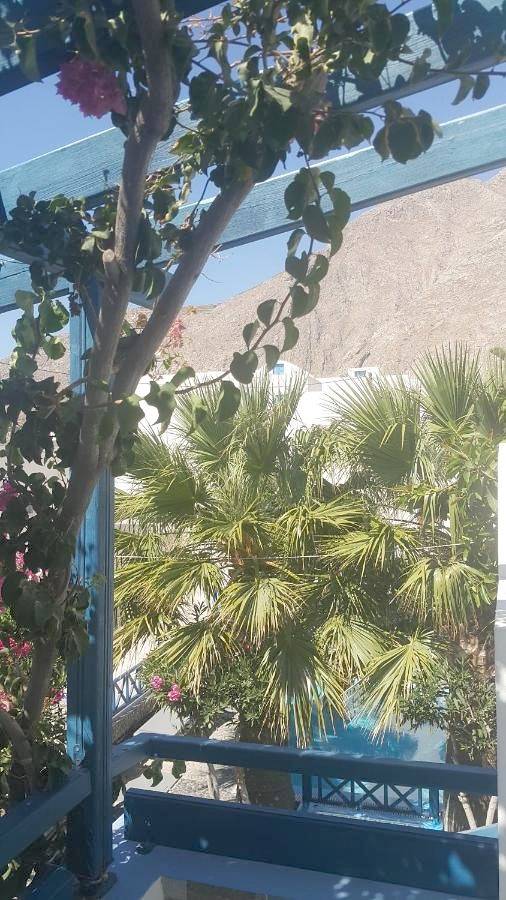 Location de vacances pour 3 personnes, avec terrasse ainsi que piscine et jardin, animaux acceptés à Perissa - 4