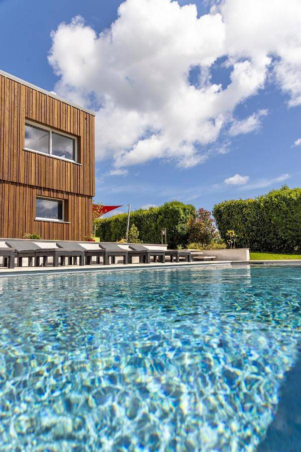 Location de vacances pour 15 personnes, avec jardin et sauna ainsi que piscine et jacuzzi à Saint-Jean-Brévelay - 2