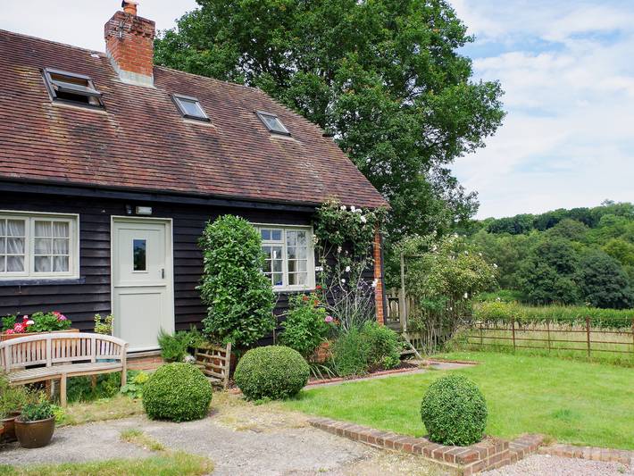 Log cabin for 2 people, with pets in Kent