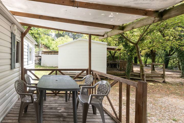 Camping pour 6 personnes, avec jardin à Vallon-Pont-d'Arc