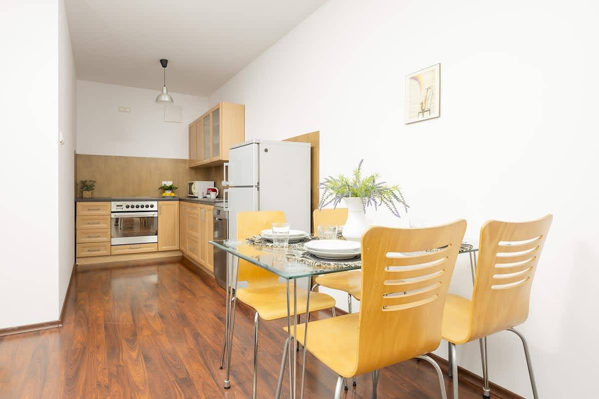 Appartement entier, Modern Apartment in the Center | Parking, Balcony and Pool in Varsovie, Mazovie