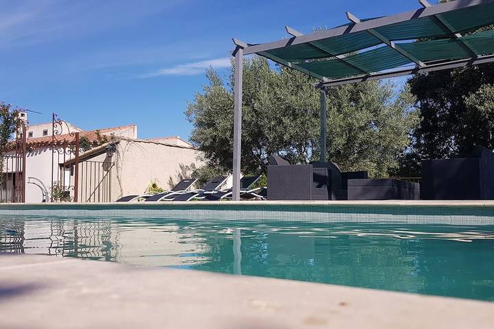 Location de vacances pour 4 personnes, avec Balcon ainsi que Jardin et Piscine à Montbazin