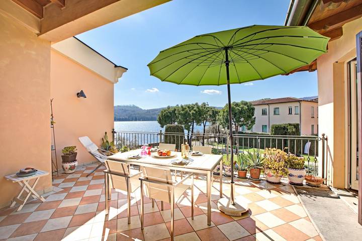 Vakantiewoning voor 4 personen, met Terras en Uitzicht op het meer in Salò