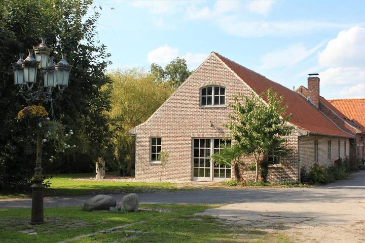 Vakantiehuis voor 2 personen, with zwembad and uitzicht as well as tuin and terras in Heuvelland