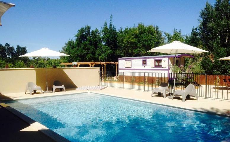 Maison d’hôte pour 4 personnes, avec terrasse ainsi que jardin et piscine