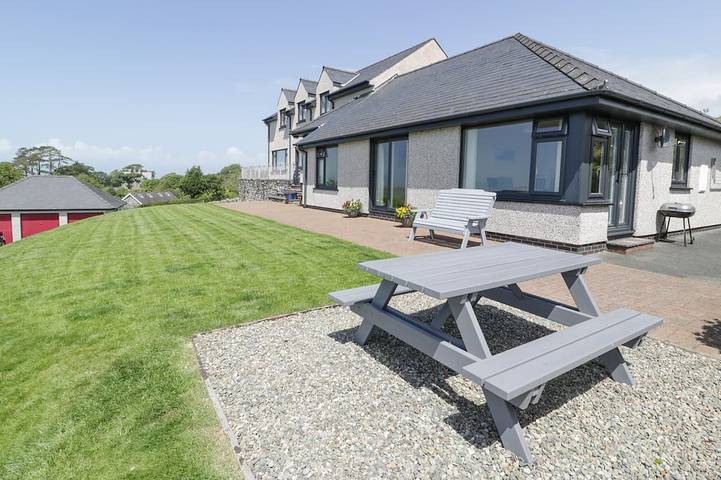 Cottage for 4 people, with garden, with pets in Dyffryn Ardudwy
