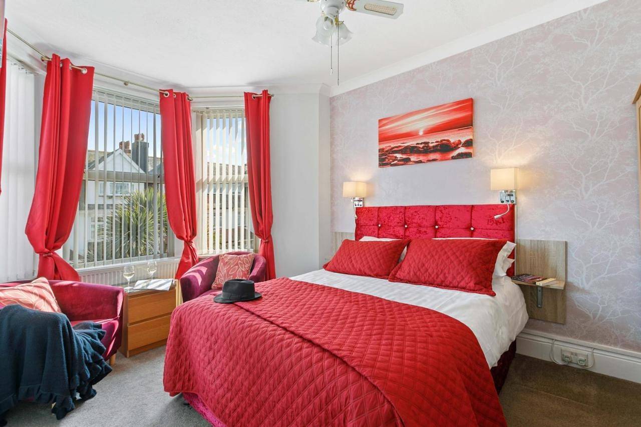 Small Double Room in Paignton, Torbay