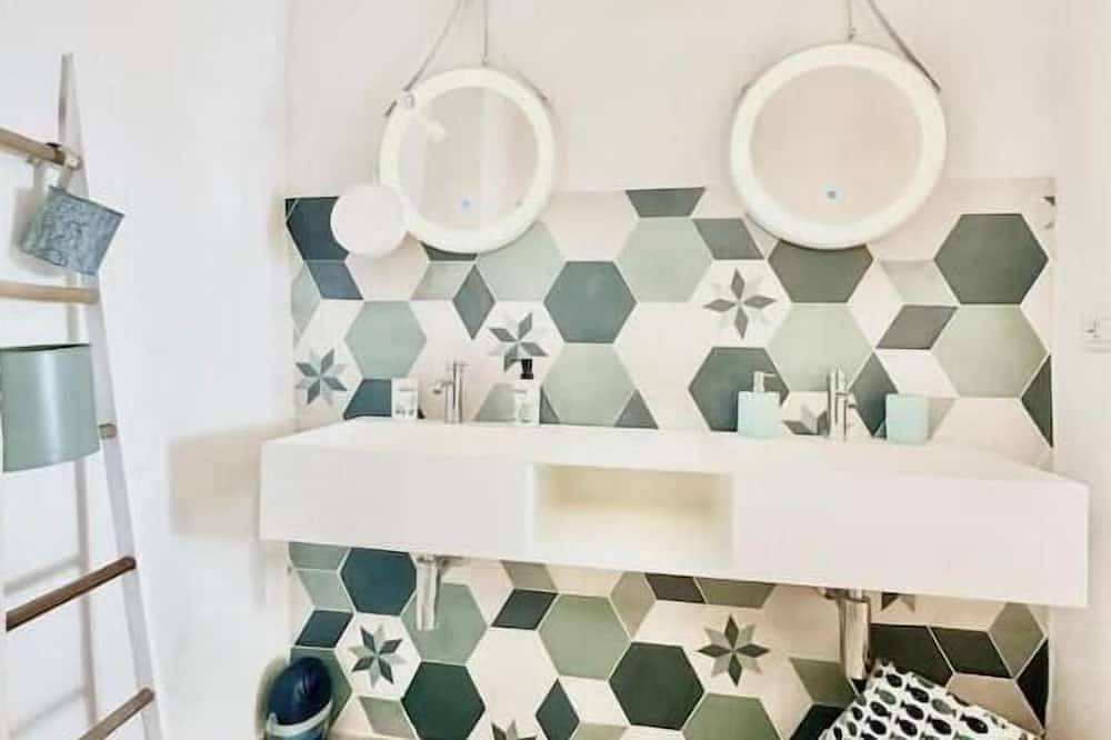 Entire apartment, Hostdomus - Varigotti Suite in Varigotti, Finale Ligure Municipality