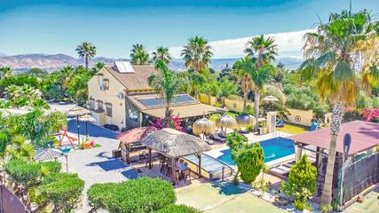 Ferienhaus für 20 Personen, mit Whirlpool und Garten sowie Pool, mit Haustier in Alhaurín el Grande