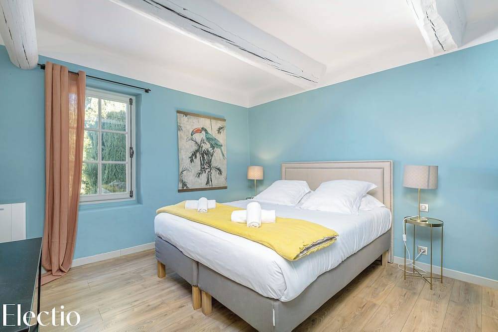 La Maison | Château Constantin in Cadenet, Parc naturel régional du Luberon