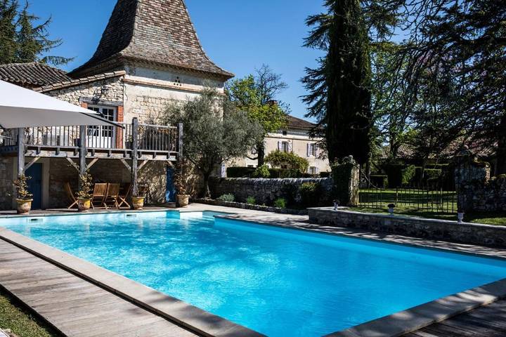 Chambre d’hôte pour 14 personnes, avec Jardin ainsi que Piscine et Vue dans Amarens