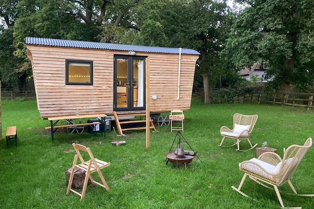 Aspen Leaves - Tranquil Shepherds Hut- Views of The South Downs National Park in East Lavington, South Downs