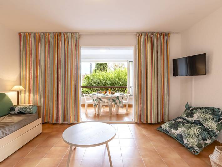 Gîte pour 4 personnes, avec bassin pour enfant ainsi que terrasse et jardin à Linguizzetta - 3