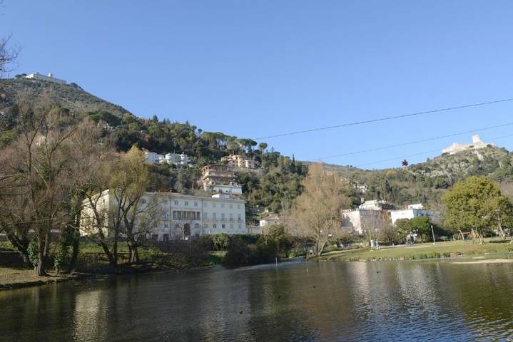 Chambre d’hôte pour 5 personnes, avec Balcon ainsi que Vue sur le lac et Vue dans Cassino