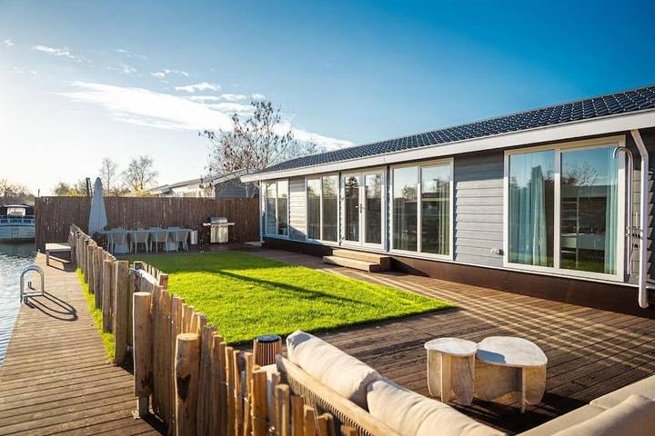 Appartement voor 6 personen, with uitzicht op het meer and tuin as well as uitzicht in Vinkeveen