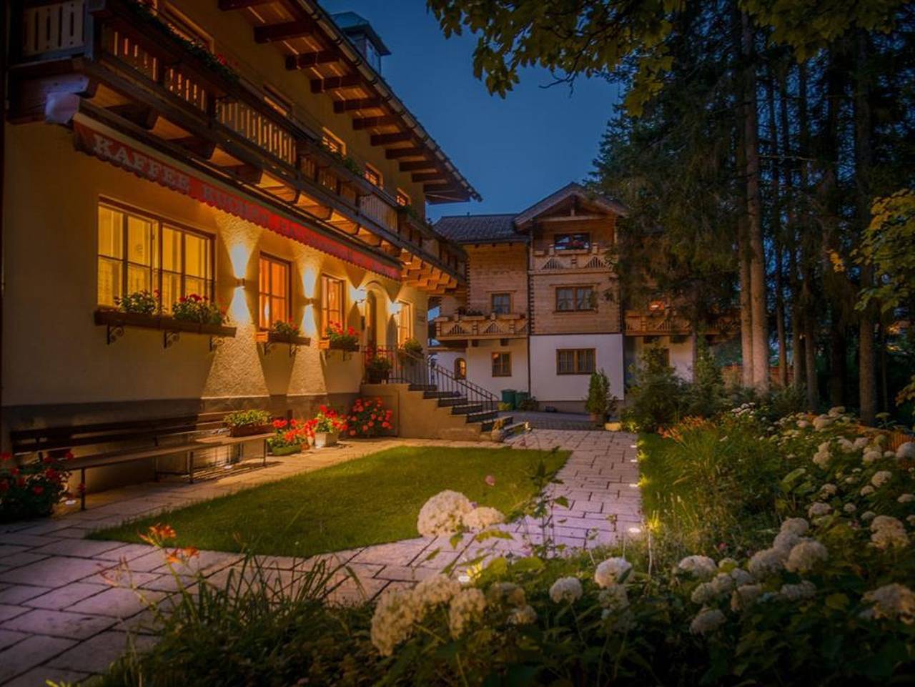 Ganze Ferienwohnung, 4* Sterne Bio-Holzhaus Heimat & Landhaus Heimat - Landhaus Appartement 2, 100m² 4-8 Personen in Ramsau am Dachstein, Schladming-Dachstein