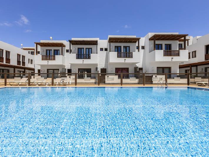 Gîte pour 4 personnes, avec Terrasse ainsi que Jardin et Piscine