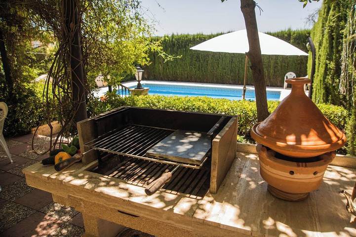 Casa rural para 16 personas, con piscina y jacuzzi en El Padul