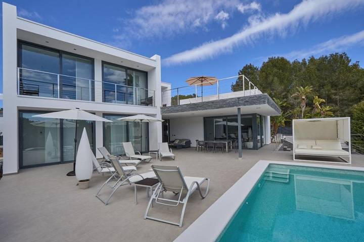 Location de vacances pour 8 personnes, avec piscine et terrasse à Cala Llenya - 2