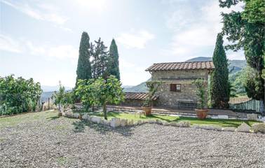Gîte pour 6 personnes, avec jardin ainsi que piscine et terrasse, animaux acceptés à Campiglia d'Orcia