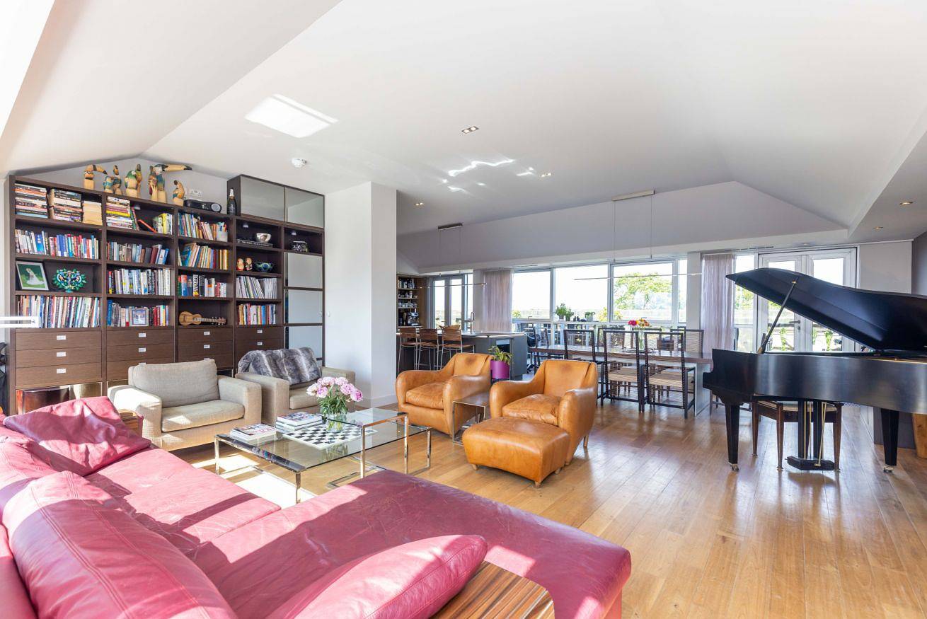 Entire apartment, Beautiful Penthouse with Terrace & Jacuzzi in Edinburgh, Edinburgh and Lothian