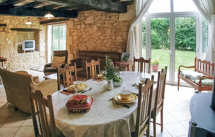 Cozy Apartment with Garage, Garden & WiFi in Montpeyroux, Périgord Pourpre