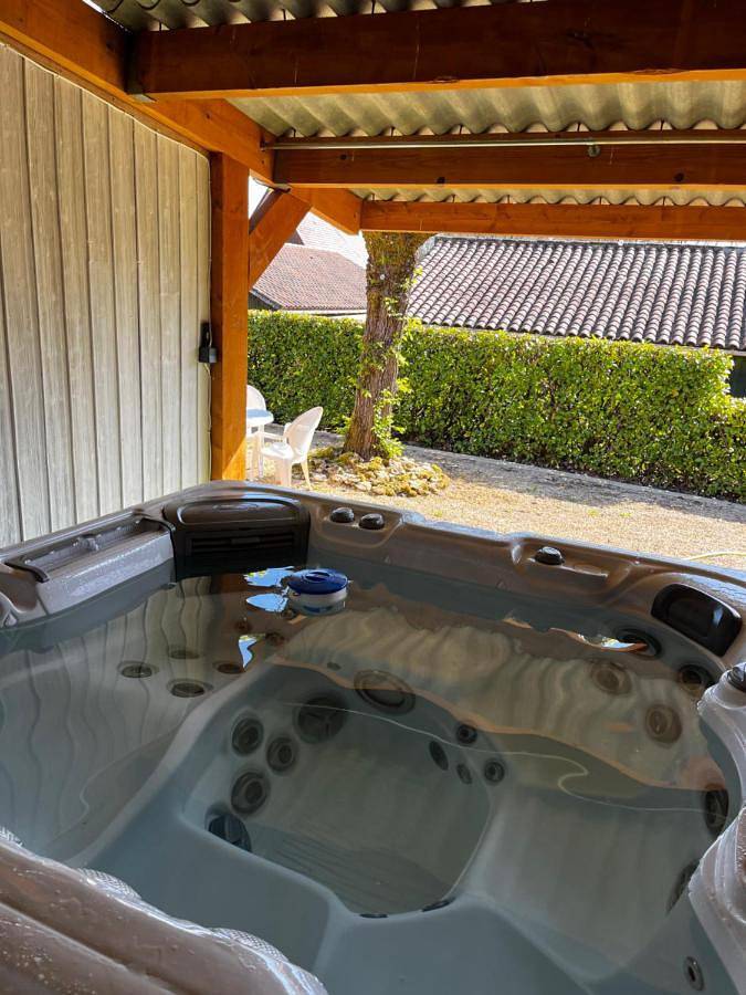 Location de vacances pour 2 personnes, avec piscine ainsi que vue et jardin, animaux acceptés à Saint-Avit-Sénieur - 3