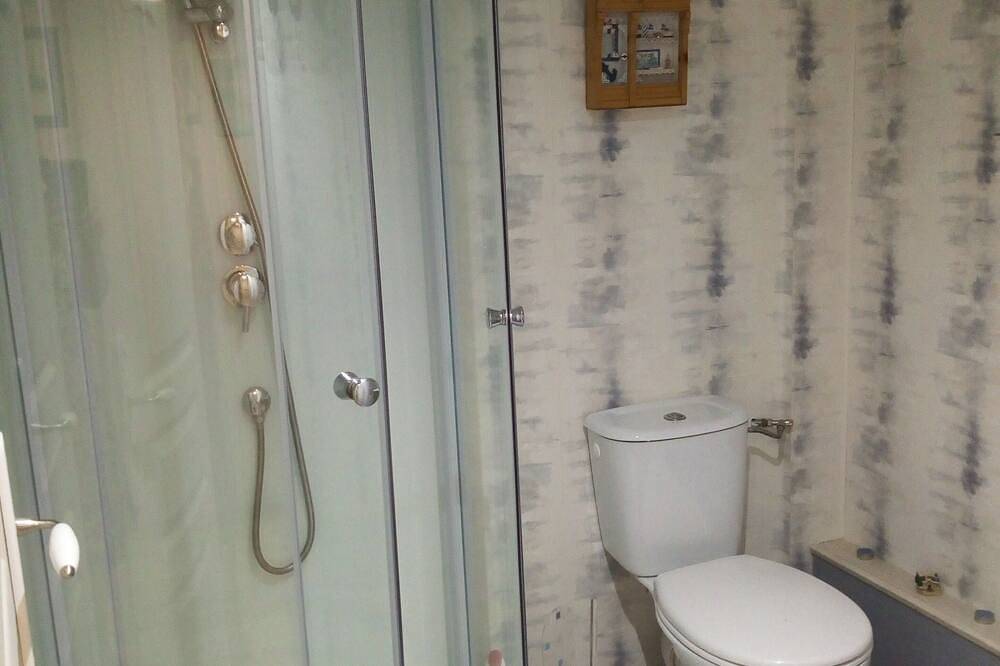 Apartamento entero, For 2 people, with a private pool in a quiet setting in Montayral, Quercy