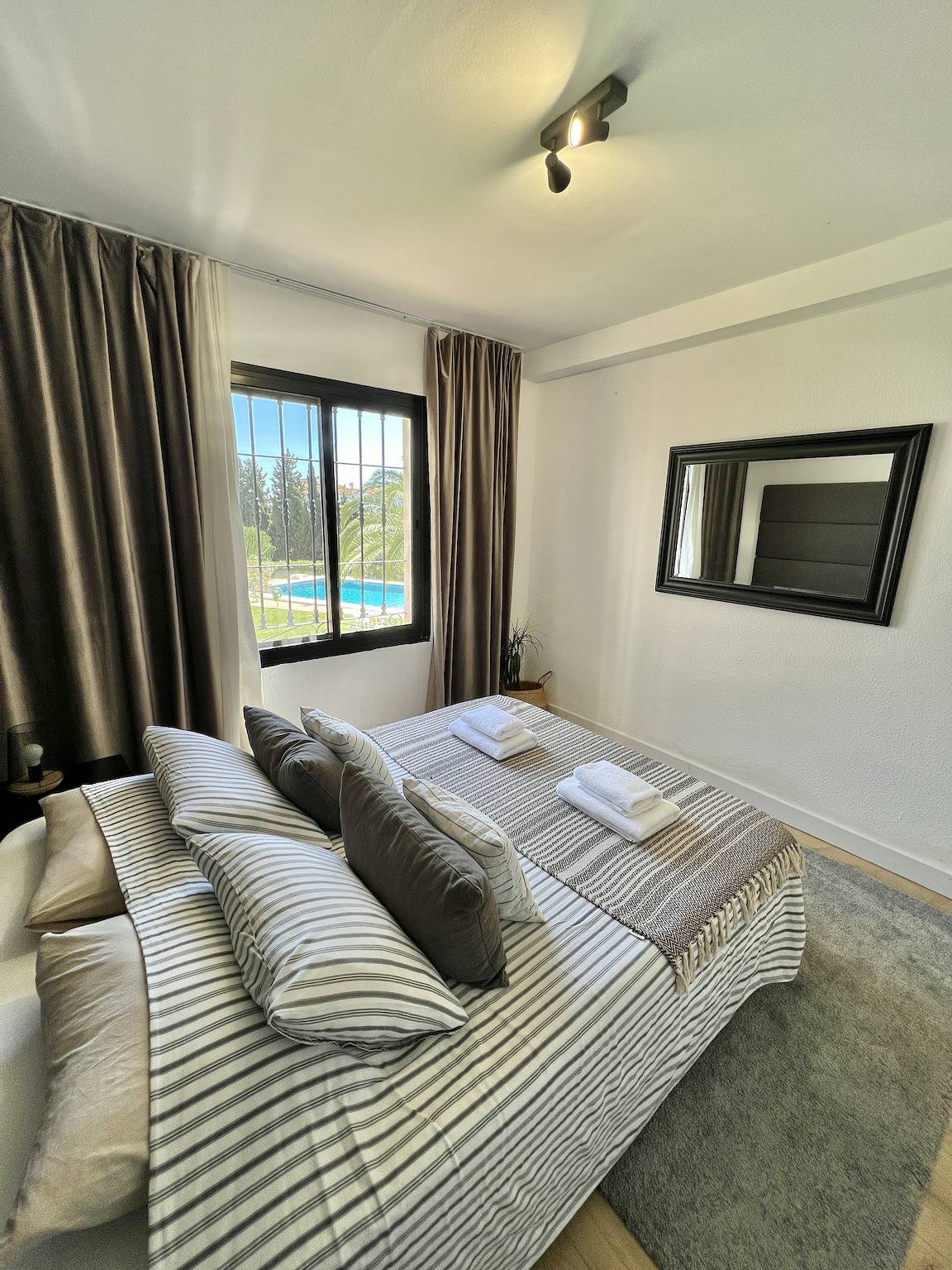 Entire apartment, Apartment in Riviera walking distance to everything in La Cala de Mijas, Mijas