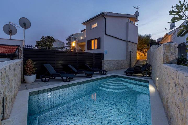 Villa pour 9 personnes, avec jardin et piscine, animaux acceptés à Sevid - 4