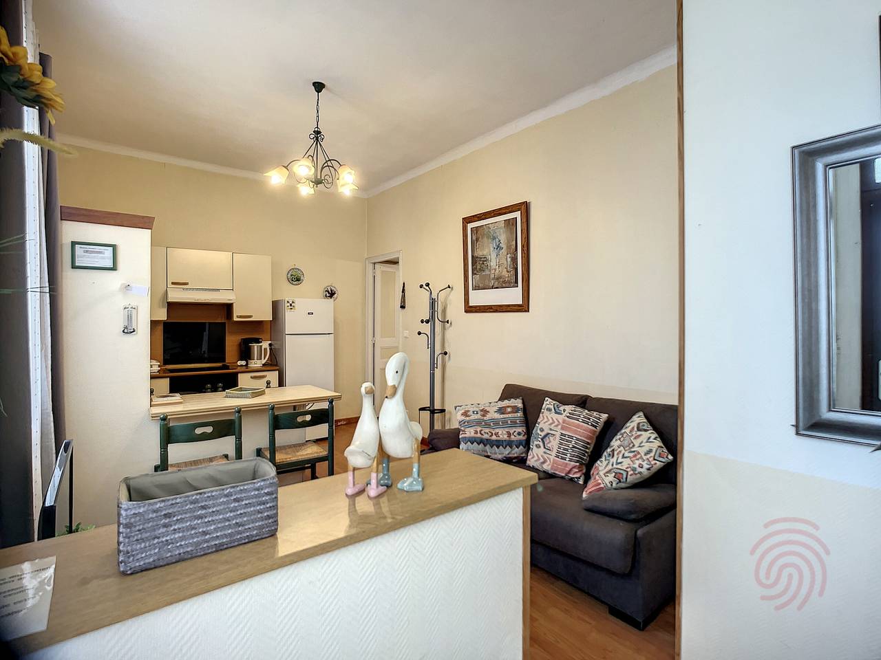 Appartement entier, Bel F2 lumineux avec terrasse privée, à 5 min des Thermes et cœur de ville, animaux acceptés in Lamalou-les-Bains, Région de Béziers