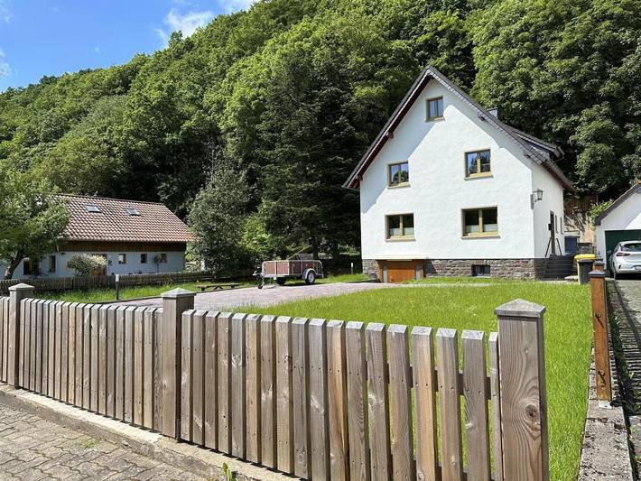 Location de vacances pour 6 personnes, avec terrasse et jardin dans Gemund