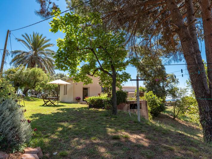 Ferienhaus für 4 Personen, mit Terrasse und Garten sowie Ausblick auf Korsika