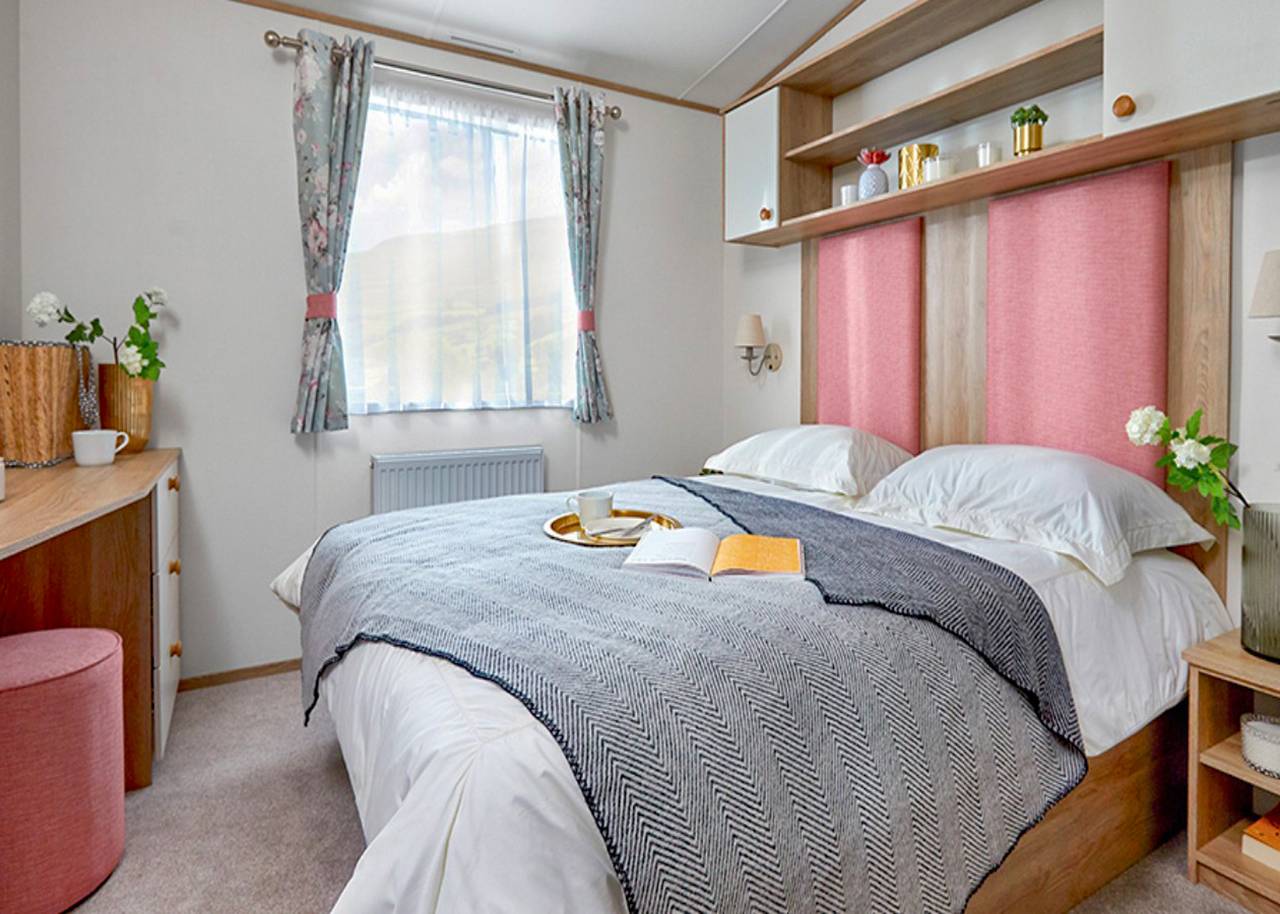 Bronze 2 Bedroom Caravan, Sleeps 3. With parking in Great Yarmouth, The Broads
