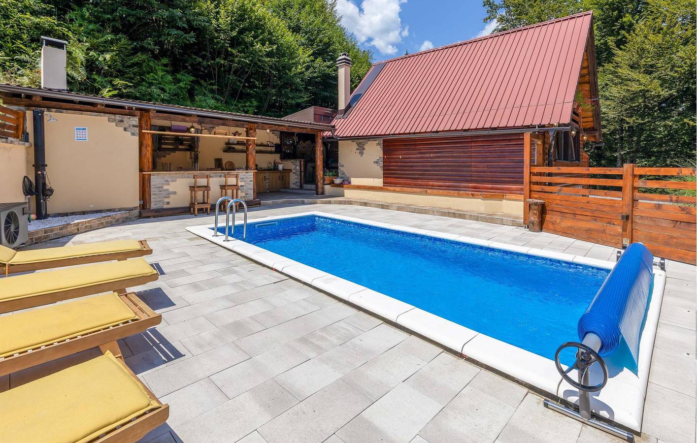 Geräumige Ferienwohnung mit 2 Schlafzimmern, Pool, Terrasse und WLAN in der Nähe des Flusses Kupa in Primorje-Gorski Kotar