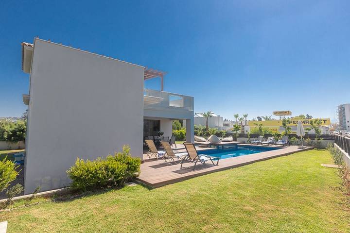 Ferienhaus für 6 Personen, mit Balkon/Terrasse und Garten sowie Pool in Ayia Napa - 3