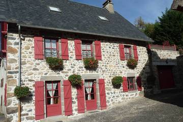 Gîte pour 5 personnes, avec terrasse à Valbeleix