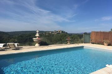 Gîte pour 3 personnes, avec jardin ainsi que terrasse et piscine à Ansouis
