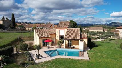 Gîte pour 6 personnes, avec terrasse ainsi que jardin et piscine à Prades-sur-Vernazobre