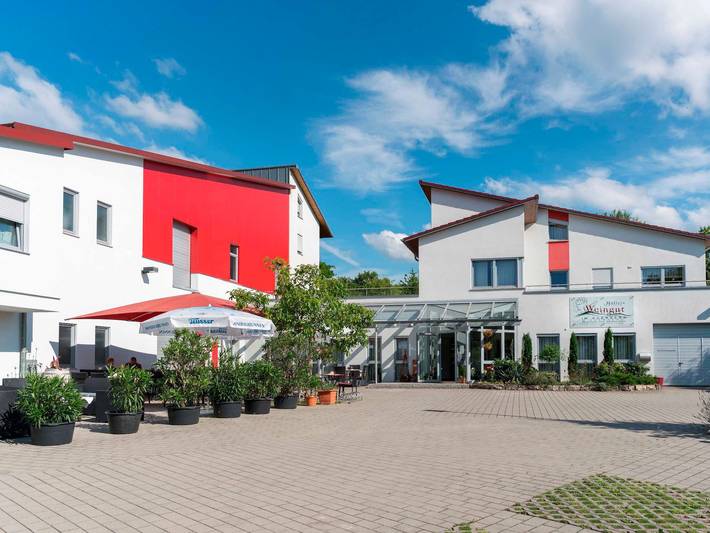 Ferienwohnung für 3 Personen, mit Terrasse und Garten sowie Ausblick