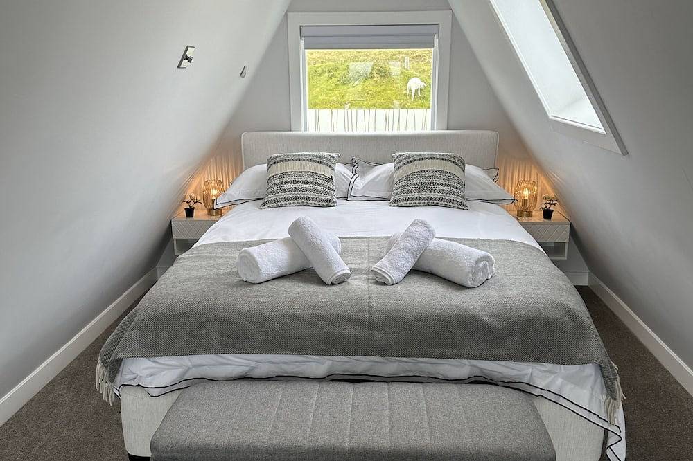 Central Location + Stunning Views in Shetland Islands